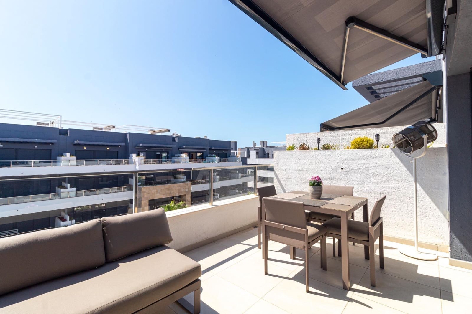 2 soverom Penthouse til salgs i La Zenia med svømmebasseng garasje - € 499 900 (Ref: 10000101)