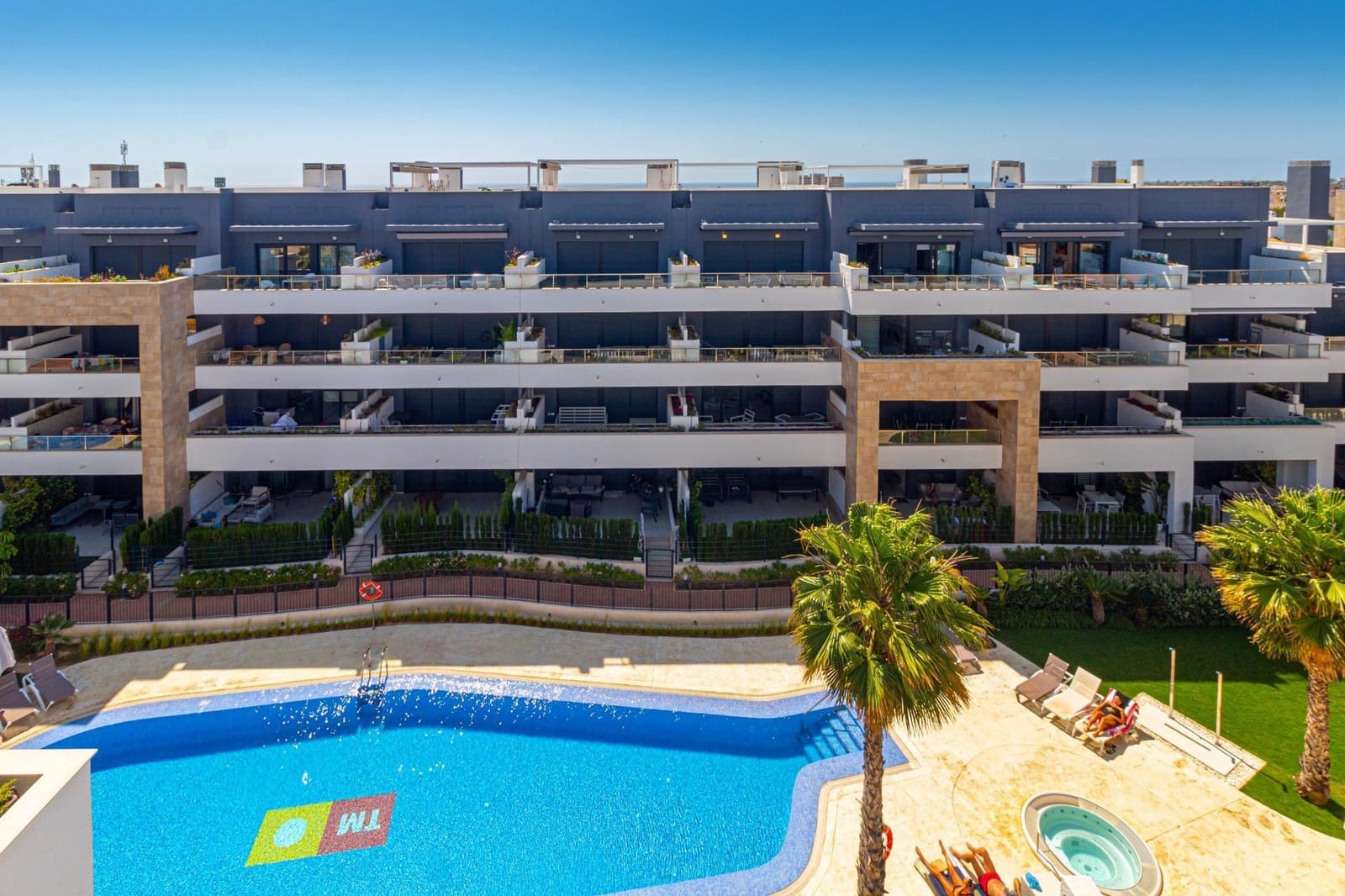 2 soverom Penthouse til salgs i La Zenia med svømmebasseng garasje - € 499 900 (Ref: 10000101)