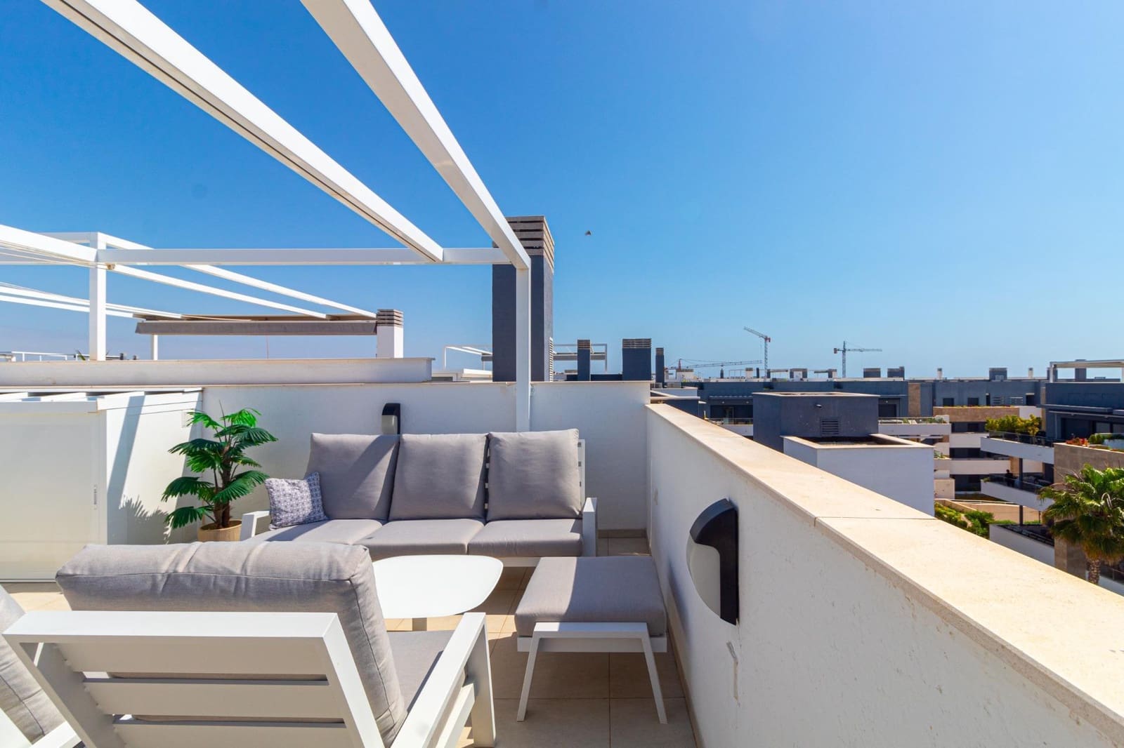 2 soverom Penthouse til salgs i La Zenia med svømmebasseng garasje - € 499 900 (Ref: 10000101)