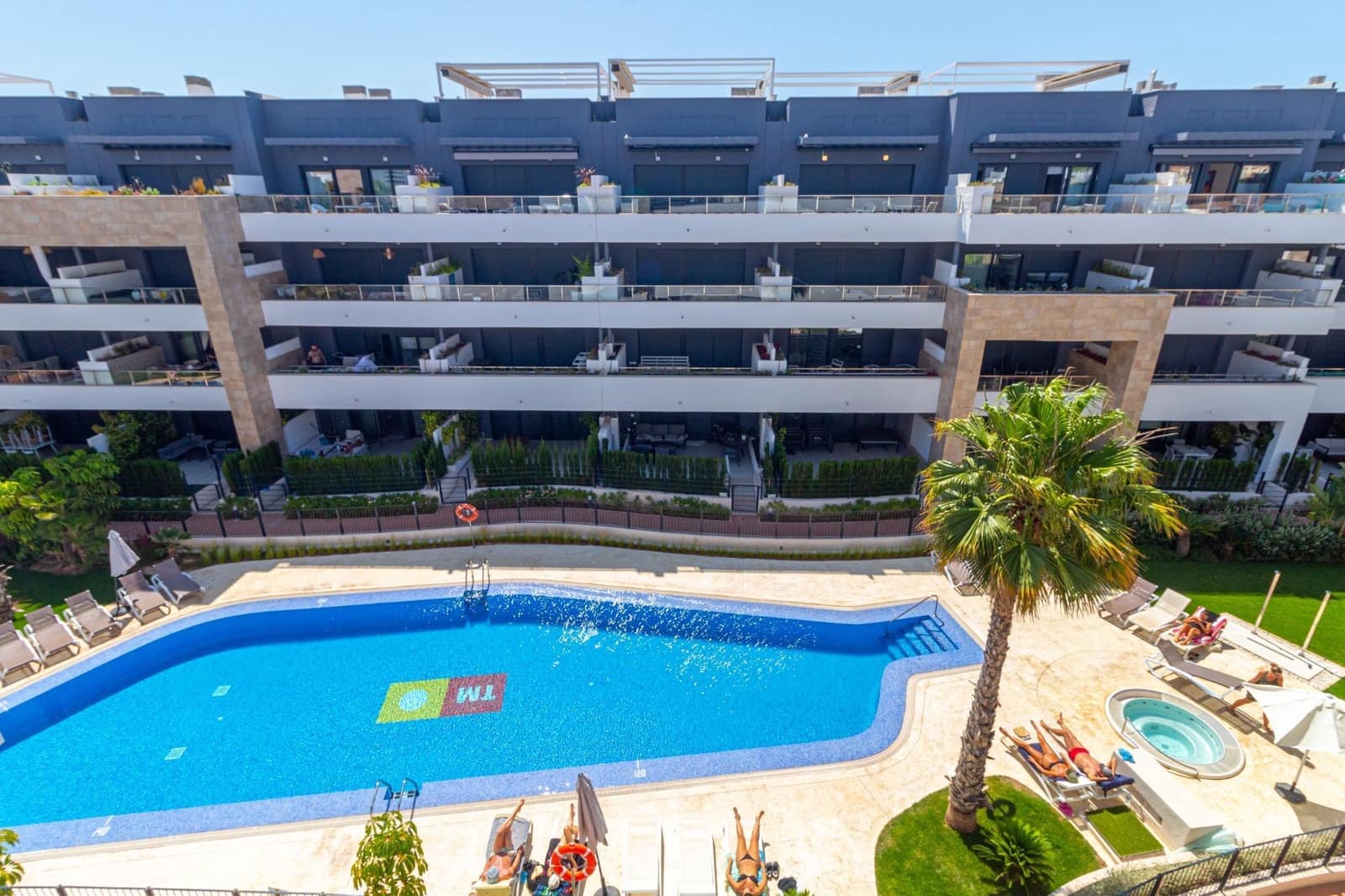 2 soverom Penthouse til salgs i La Zenia med svømmebasseng garasje - € 499 900 (Ref: 10000101)
