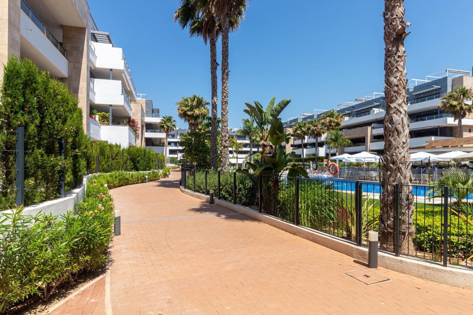 2 soverom Penthouse til salgs i La Zenia med svømmebasseng garasje - € 499 900 (Ref: 10000101)