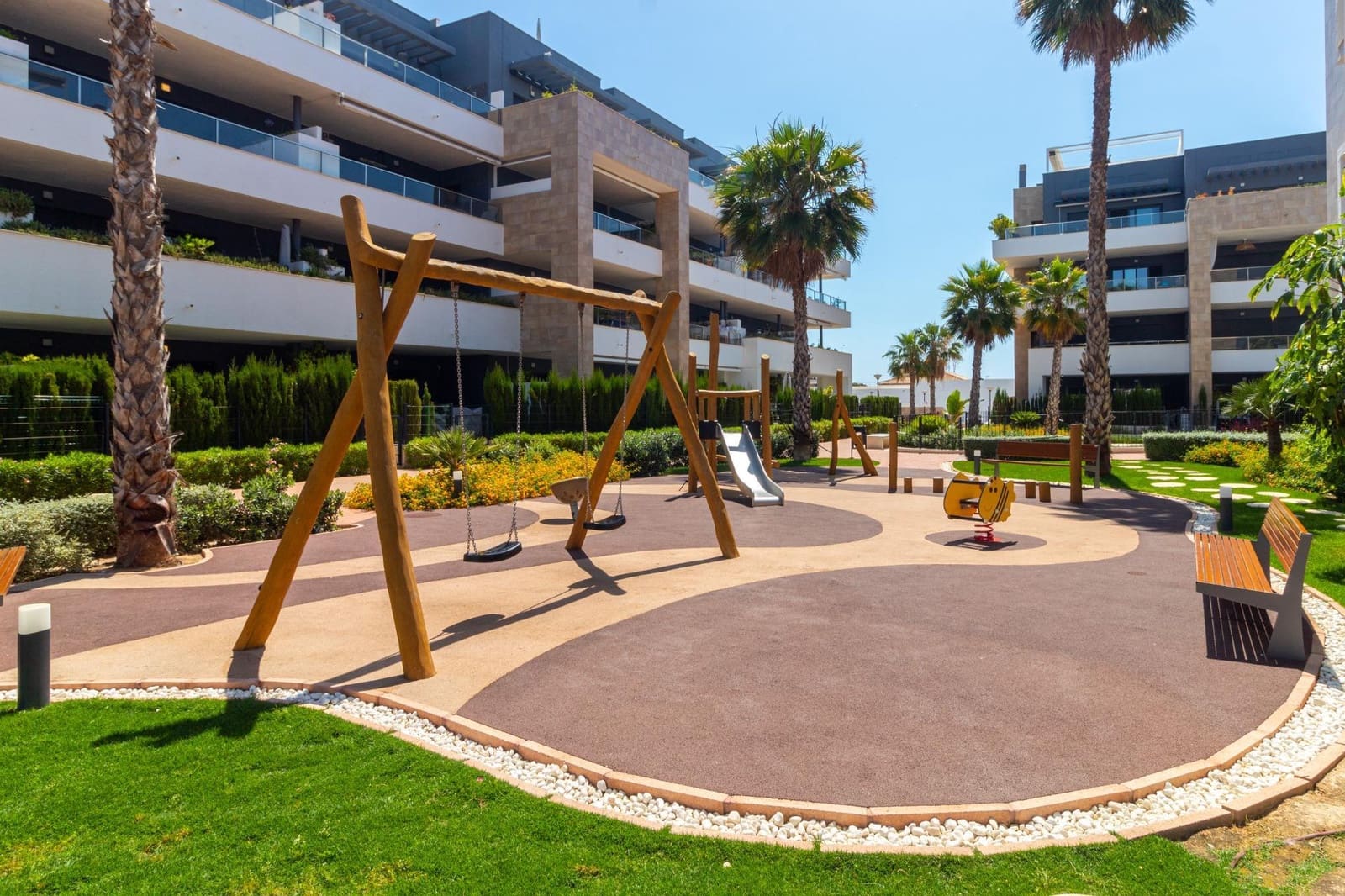 2 soverom Penthouse til salgs i La Zenia med svømmebasseng garasje - € 499 900 (Ref: 10000101)