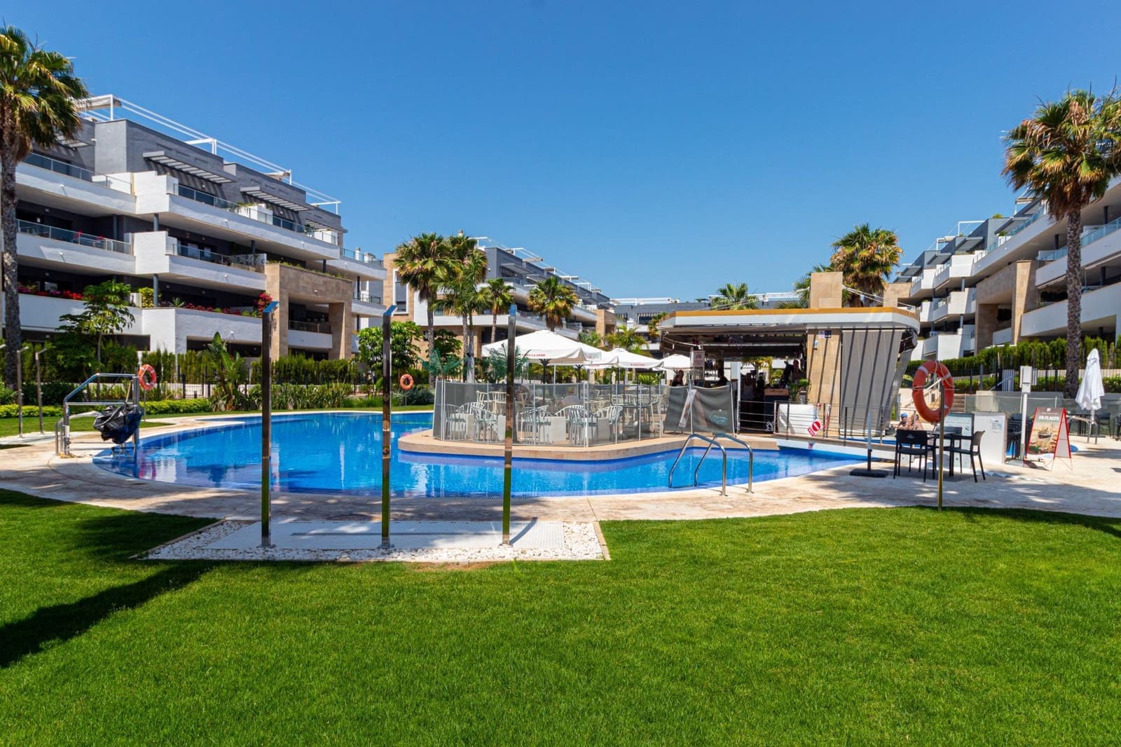 2 soverom Penthouse til salgs i La Zenia med svømmebasseng garasje - € 499 900 (Ref: 10000101)