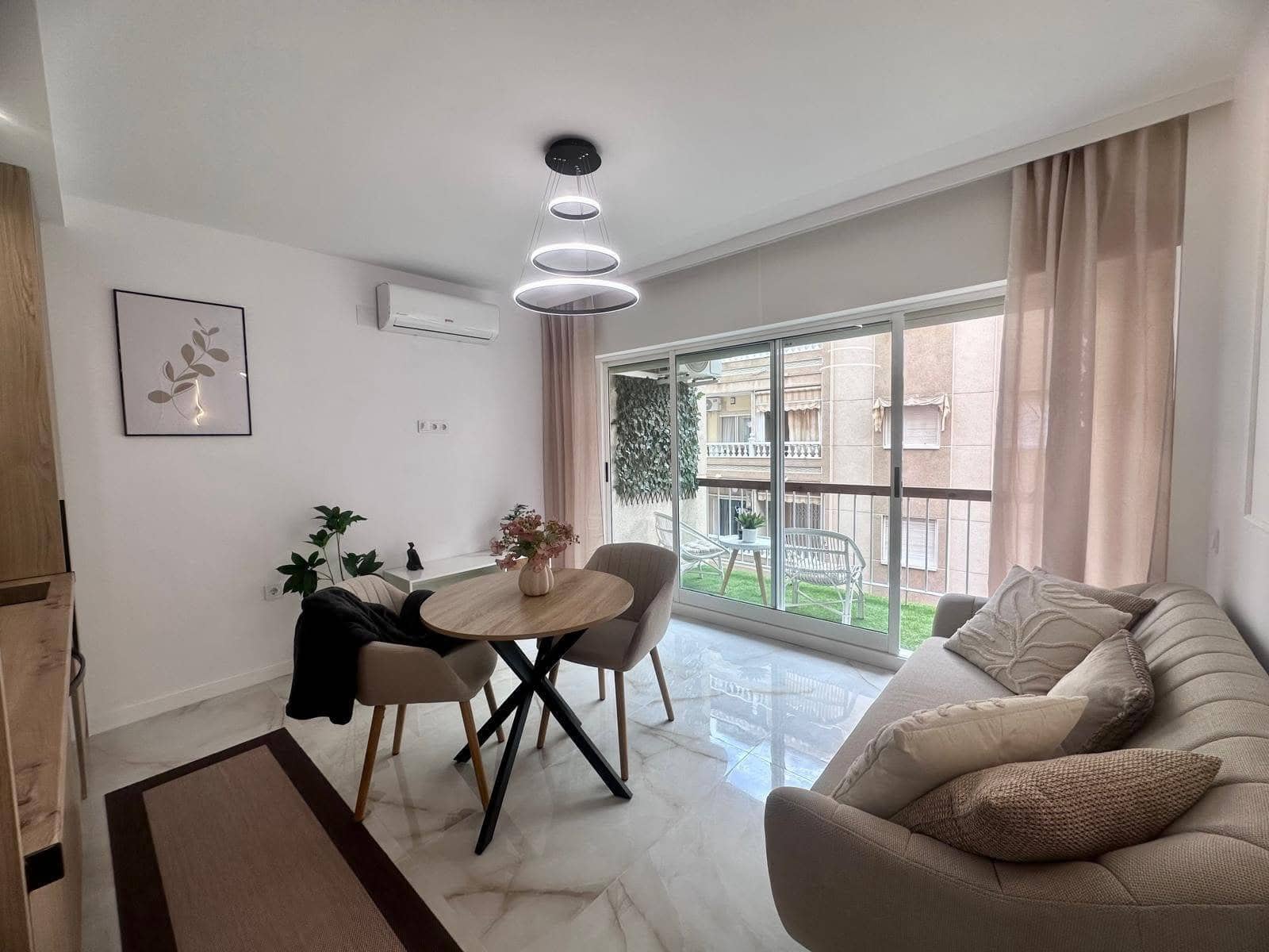 1 sypialnia Apartament na sprzedaż w Torrevieja z basenem - 159 900 € (Ref: 10006375)