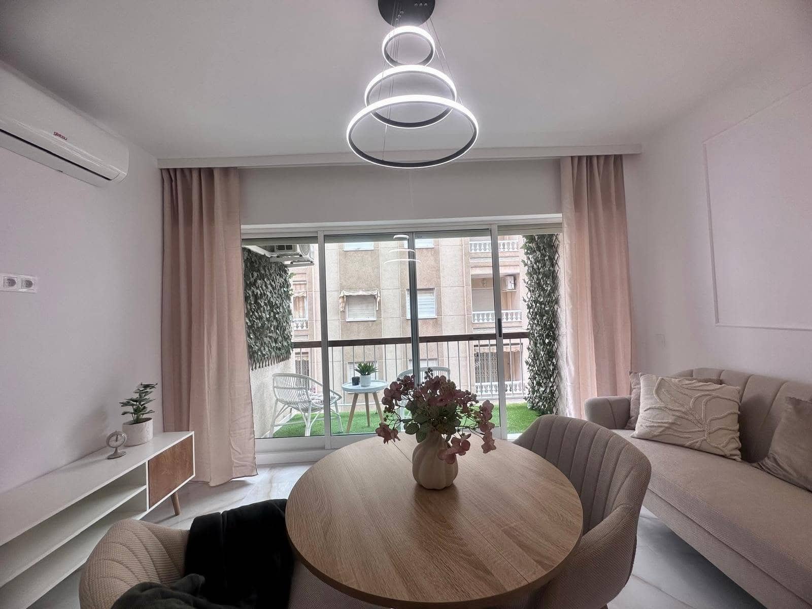 1 sypialnia Apartament na sprzedaż w Torrevieja z basenem - 159 900 € (Ref: 10006375)