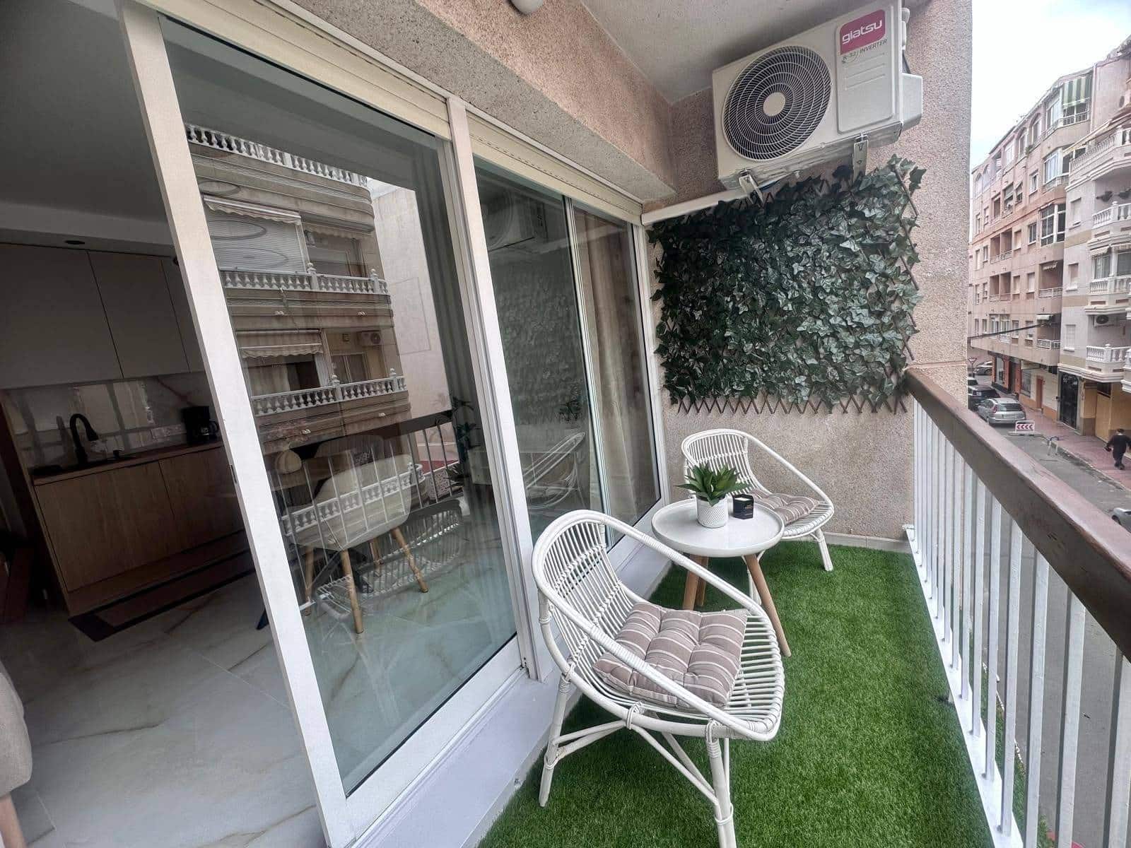 1 sypialnia Apartament na sprzedaż w Torrevieja z basenem - 159 900 € (Ref: 10006375)