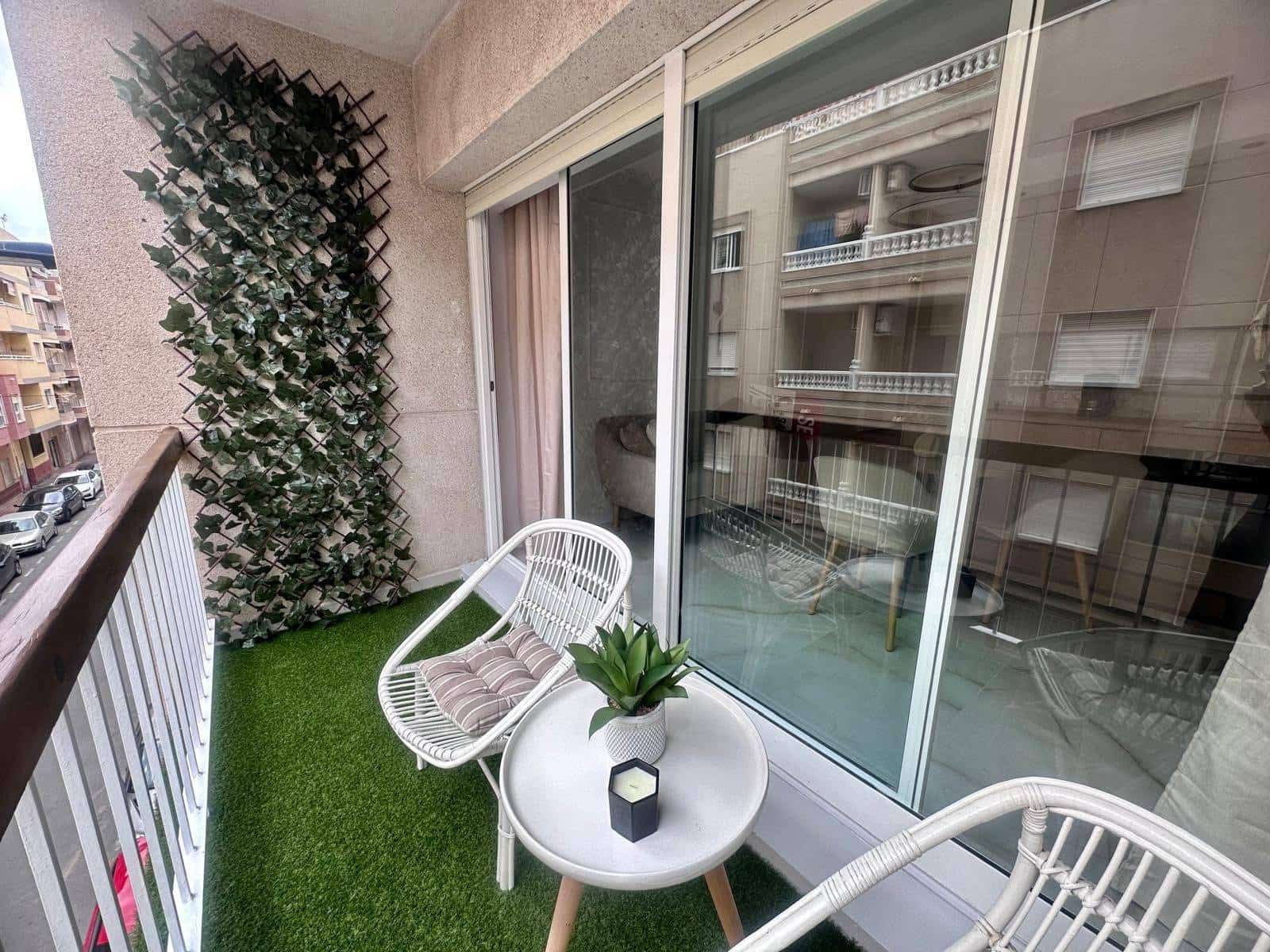 1 sypialnia Apartament na sprzedaż w Torrevieja z basenem - 159 900 € (Ref: 10006375)