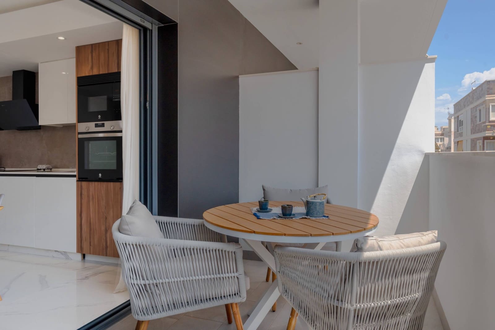 4 bedroom Flat for sale in Torrevieja with garage - € 300,000 (Ref: 8421346)