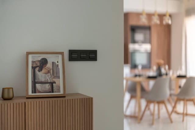 4 bedroom Flat for sale in Torrevieja with garage - € 300,000 (Ref: 8421346)