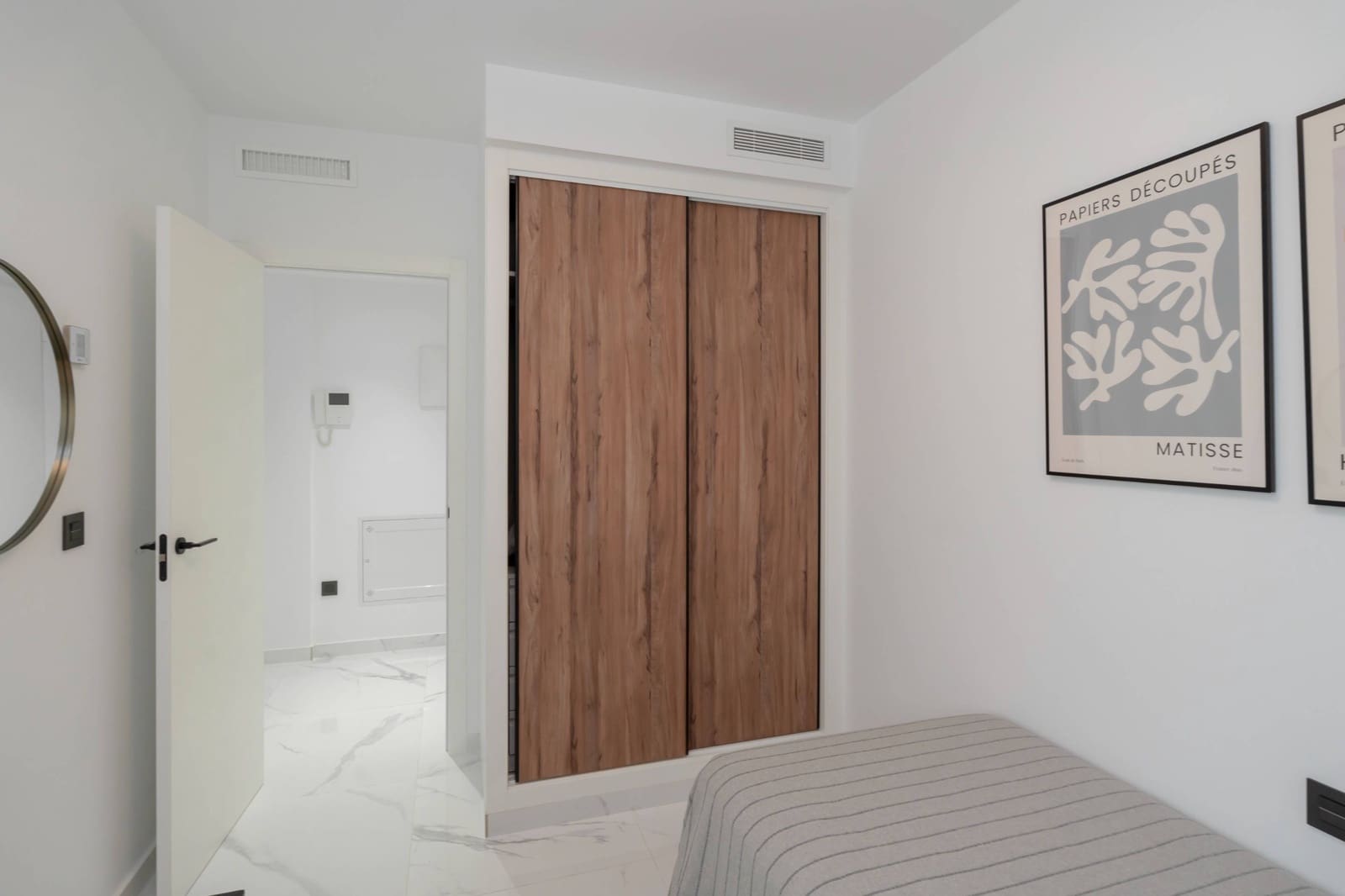 4 bedroom Flat for sale in Torrevieja with garage - € 300,000 (Ref: 8421346)