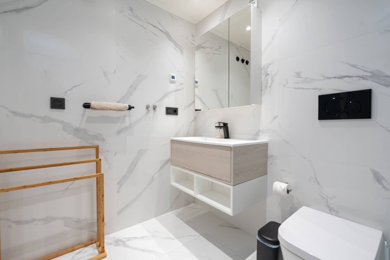 4 bedroom Flat for sale in Torrevieja with garage - € 300,000 (Ref: 8421346)