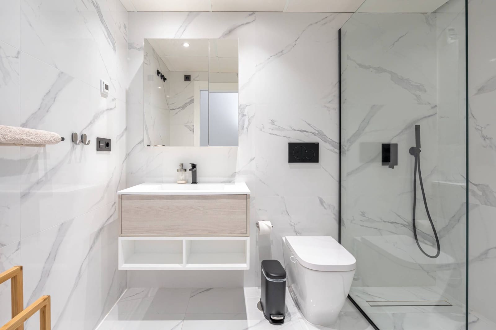 4 bedroom Flat for sale in Torrevieja with garage - € 300,000 (Ref: 8421346)