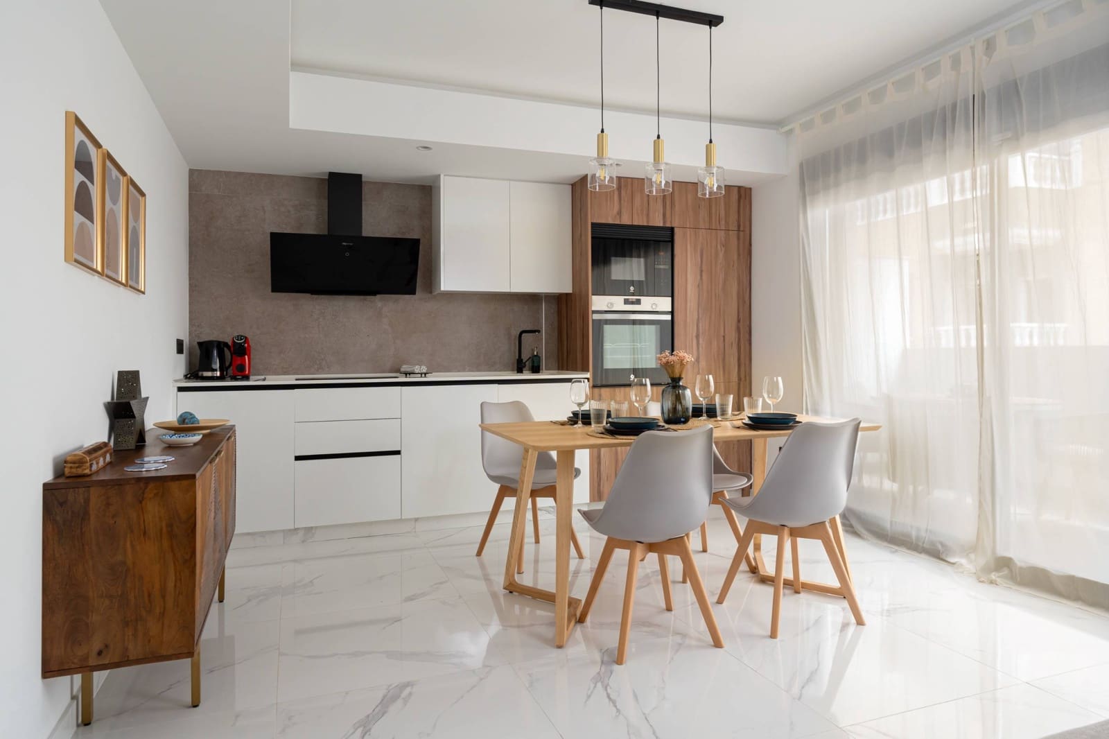 4 bedroom Flat for sale in Torrevieja with garage - € 300,000 (Ref: 8421346)