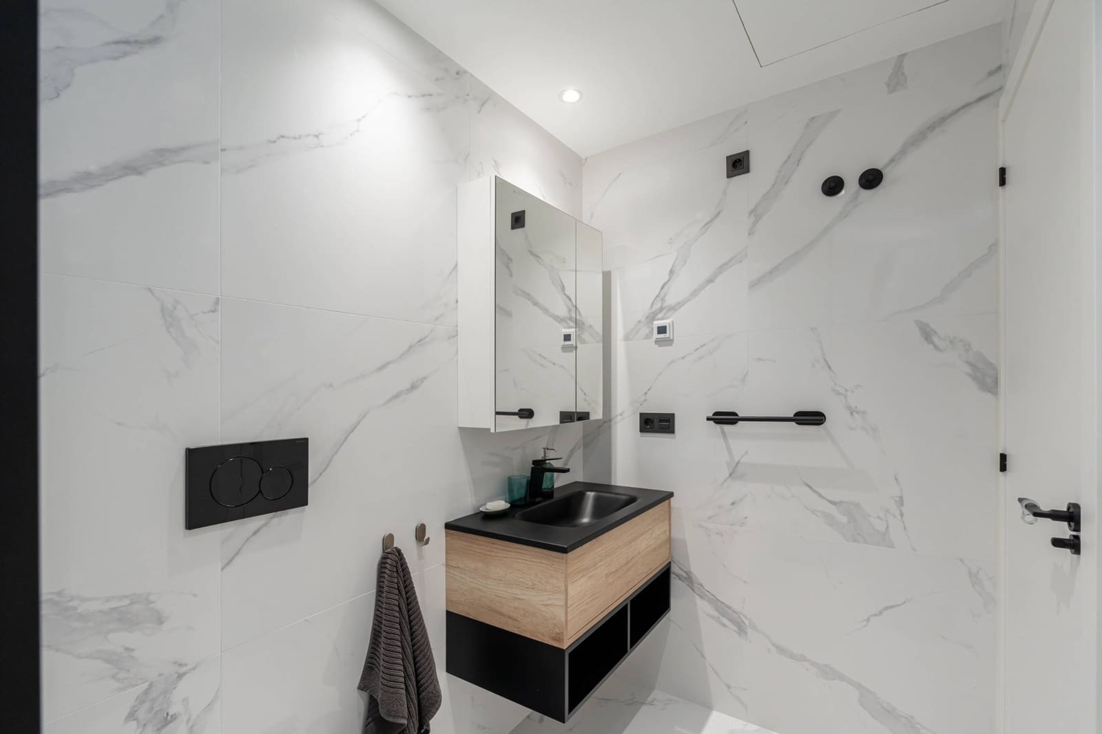 4 bedroom Flat for sale in Torrevieja with garage - € 300,000 (Ref: 8421346)