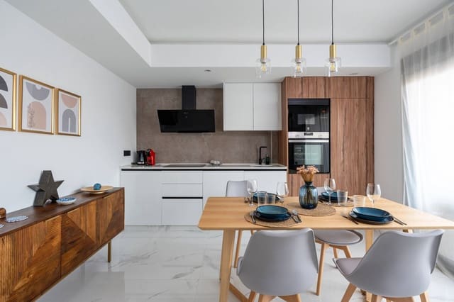 4 bedroom Flat for sale in Torrevieja with garage - € 300,000 (Ref: 8421346)