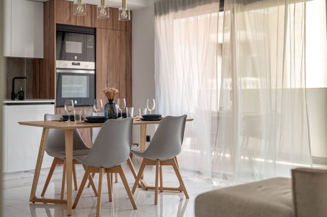 4 bedroom Flat for sale in Torrevieja with garage - € 300,000 (Ref: 8421346)