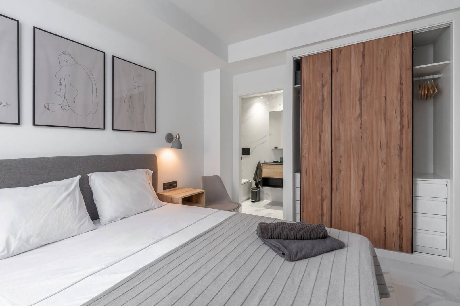 4 bedroom Flat for sale in Torrevieja with garage - € 300,000 (Ref: 8421346)