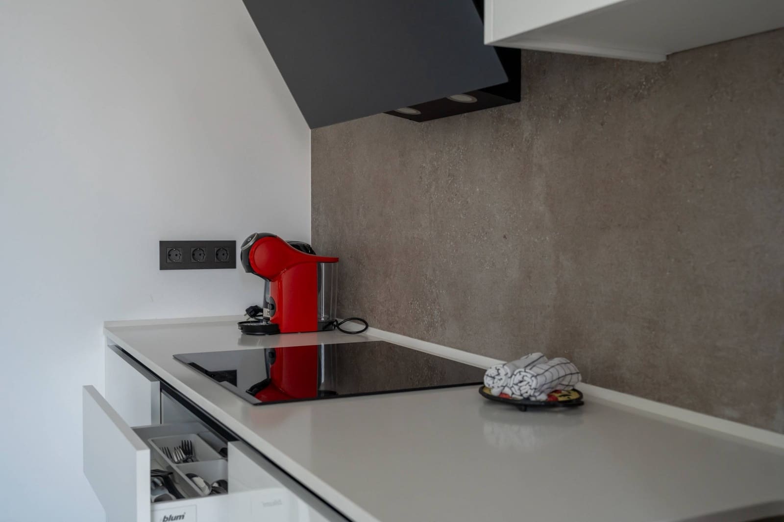 4 bedroom Flat for sale in Torrevieja with garage - € 300,000 (Ref: 8421346)