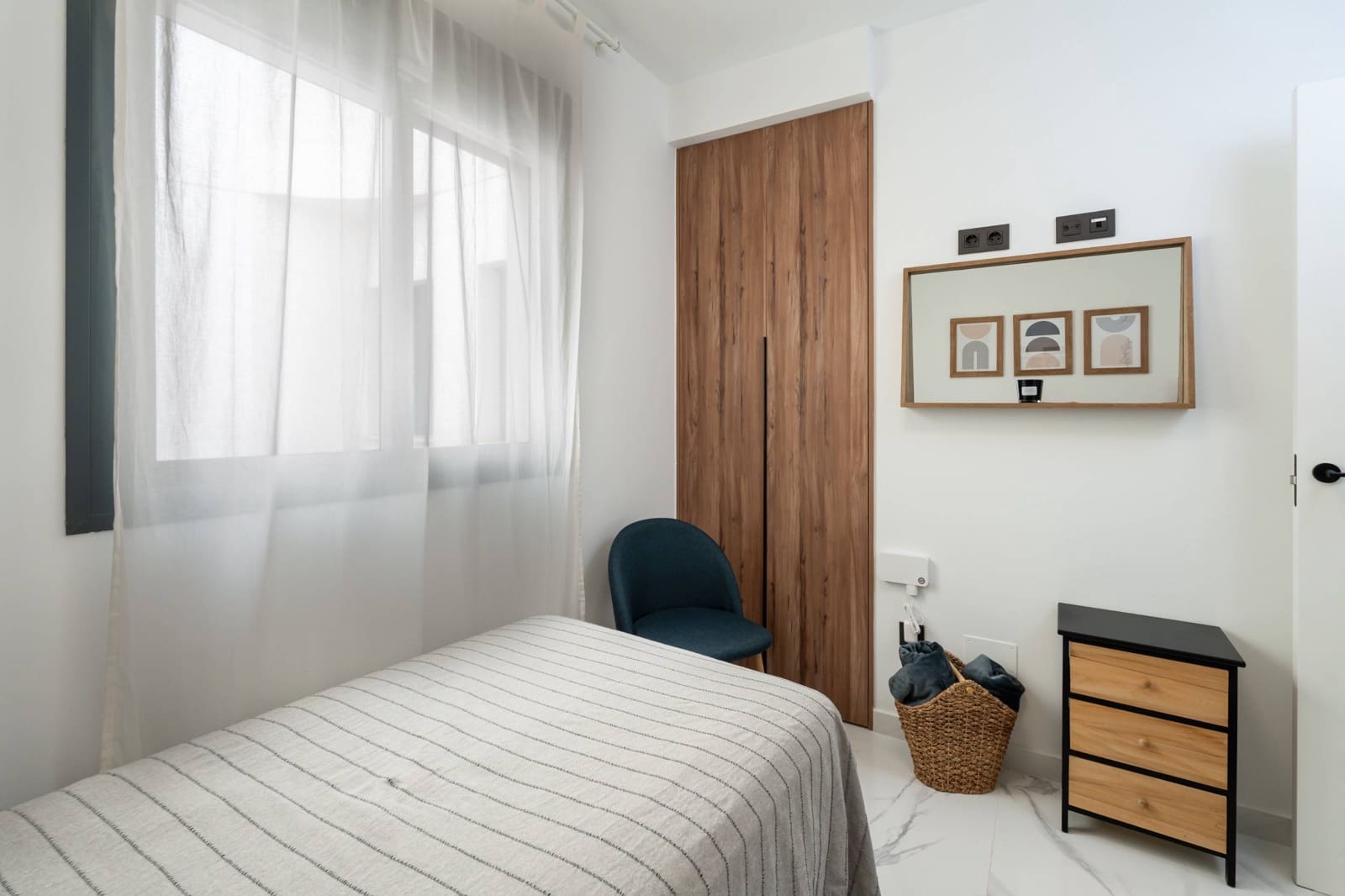 4 bedroom Flat for sale in Torrevieja with garage - € 300,000 (Ref: 8421346)