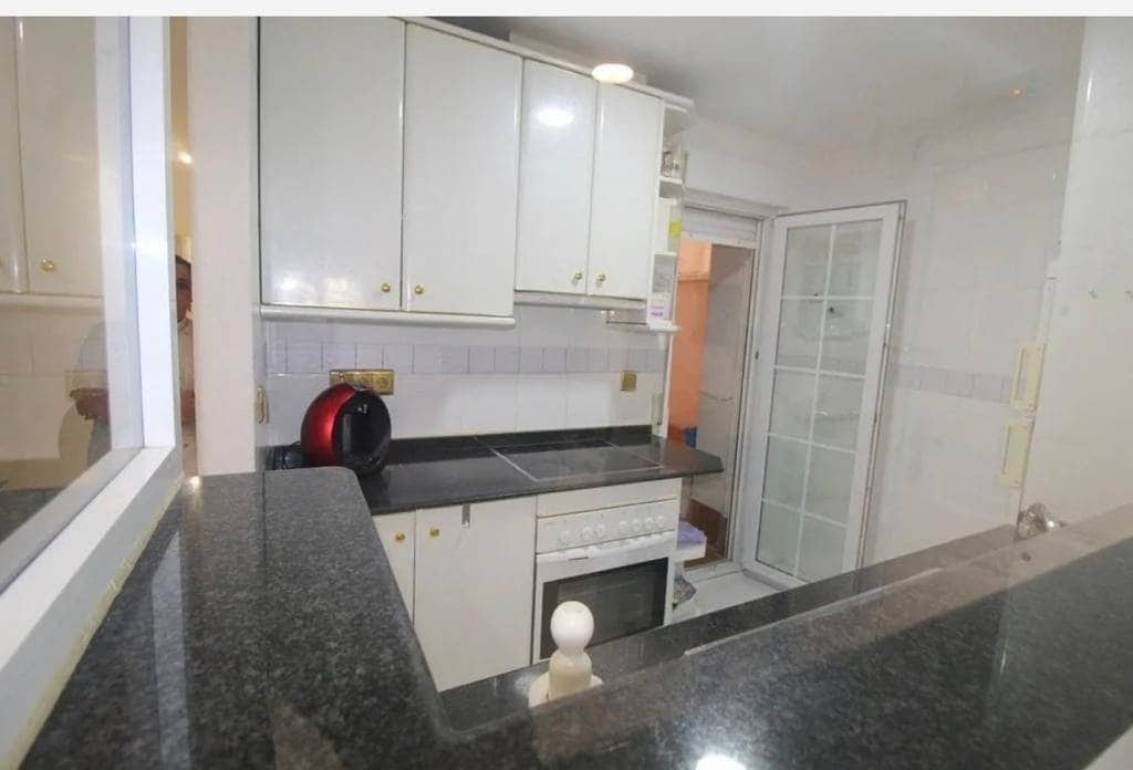 2 bedroom Apartment for sale in Torrevieja - € 145,000 (Ref: 8421376)