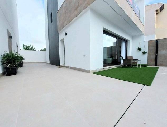 3 bedroom Villa for sale in San Pedro del Pinatar with pool - € 395,000 (Ref: 8438960)