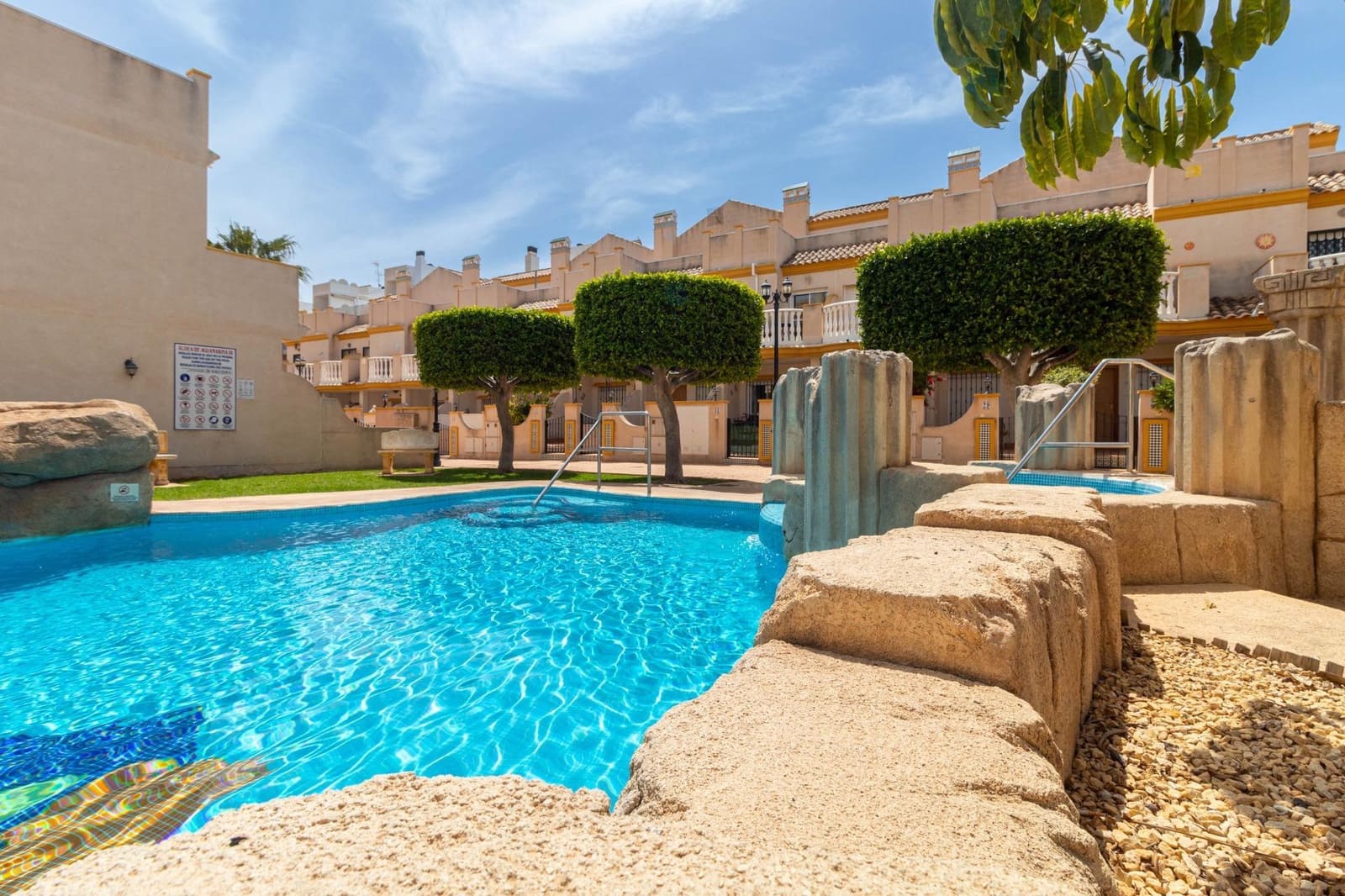 3 soveværelse Semi-Rækkehus til salg i Cabo Roig med swimmingpool - € 259.000 (Ref: 8680034)