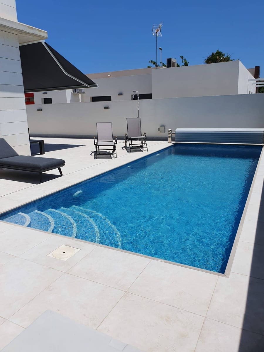 3 bedroom Villa for sale in Torre de la Horadada with pool - € 395,000 (Ref: 8724089)