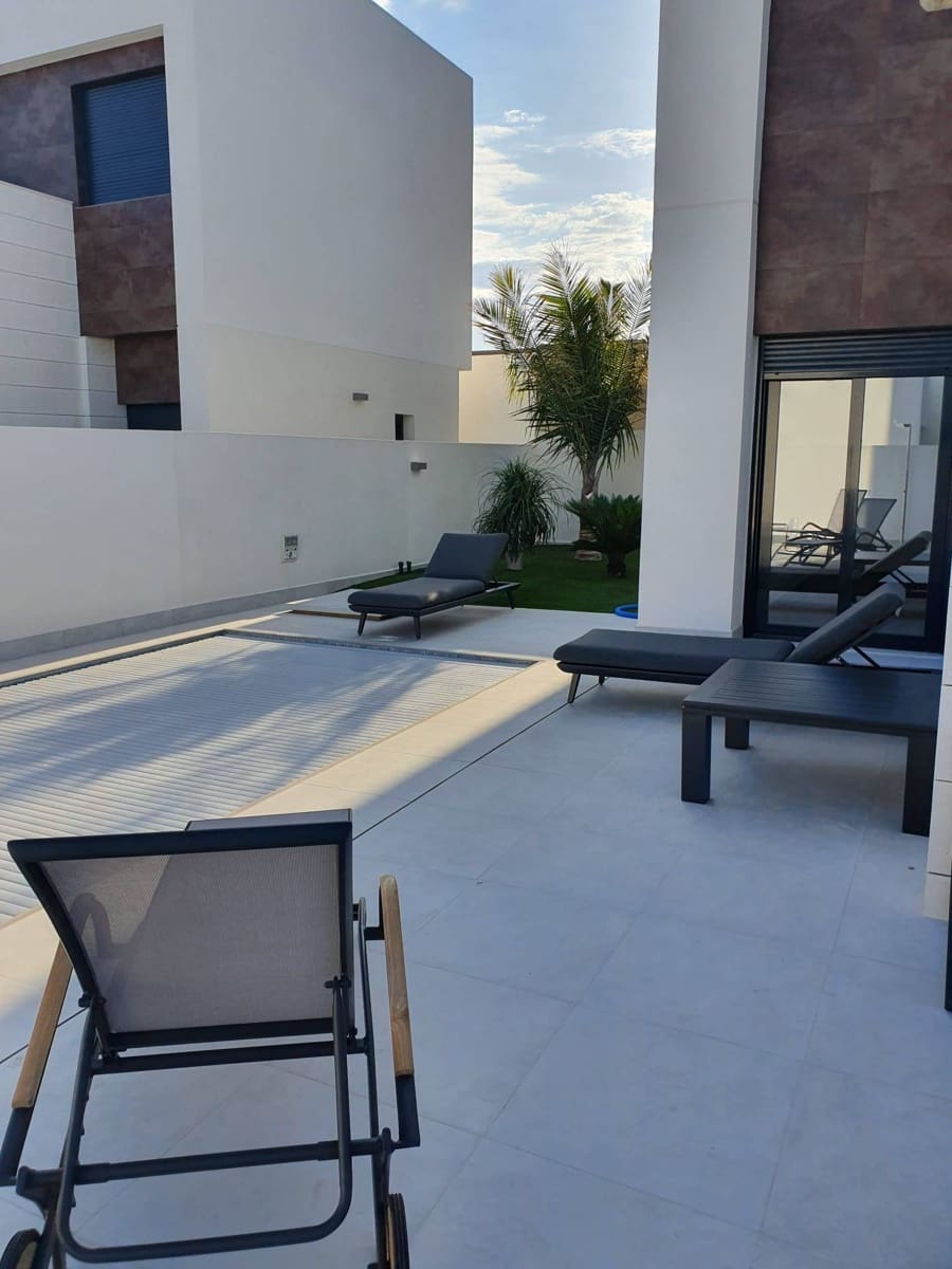 3 bedroom Villa for sale in Torre de la Horadada with pool - € 395,000 (Ref: 8724089)