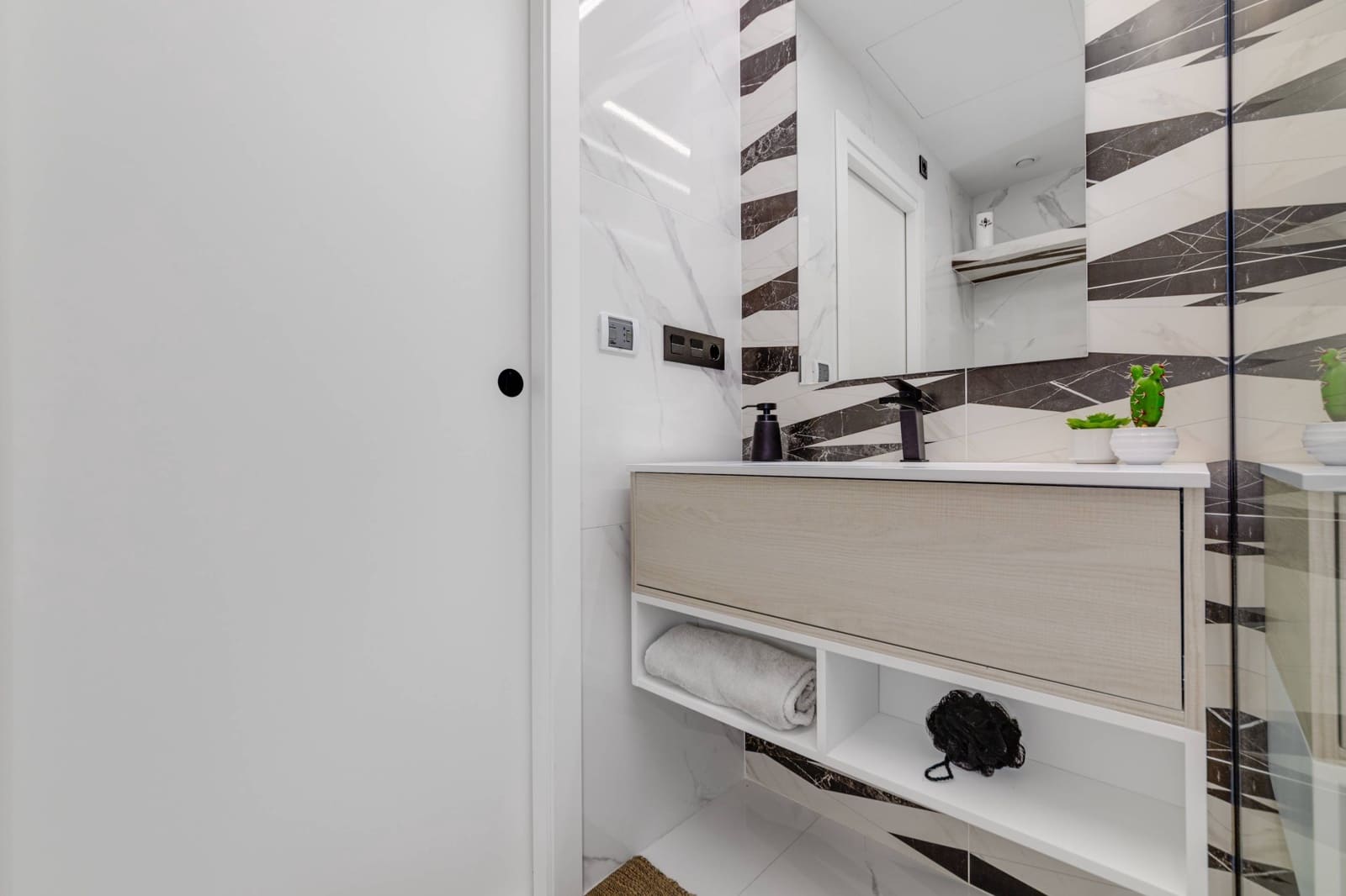 2 bedroom Apartment for sale in Guardamar del Segura with pool - € 229,000 (Ref: 8806329)