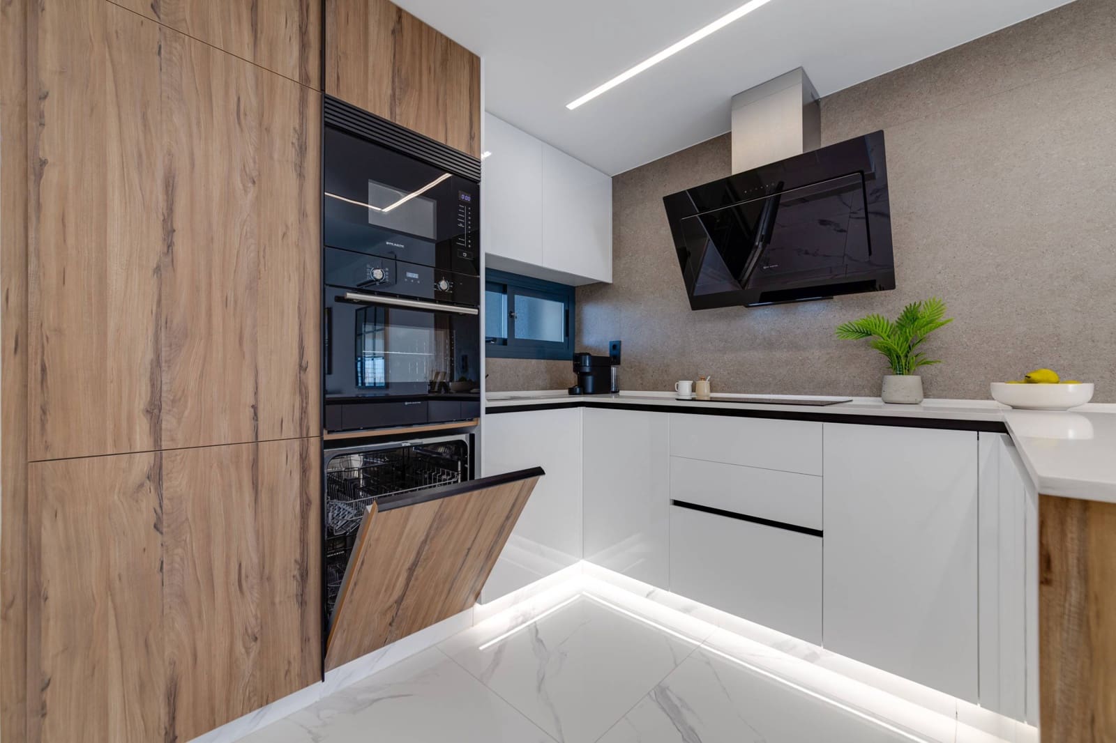 2 bedroom Apartment for sale in Guardamar del Segura with pool - € 229,000 (Ref: 8806329)