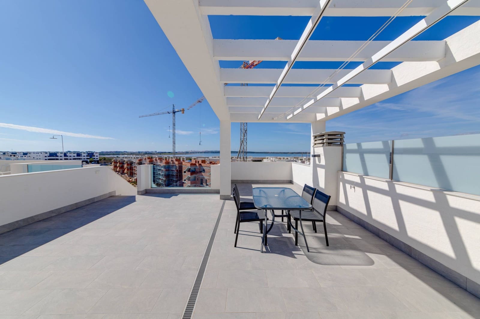 2 bedroom Apartment for sale in Guardamar del Segura with pool - € 229,000 (Ref: 8806329)