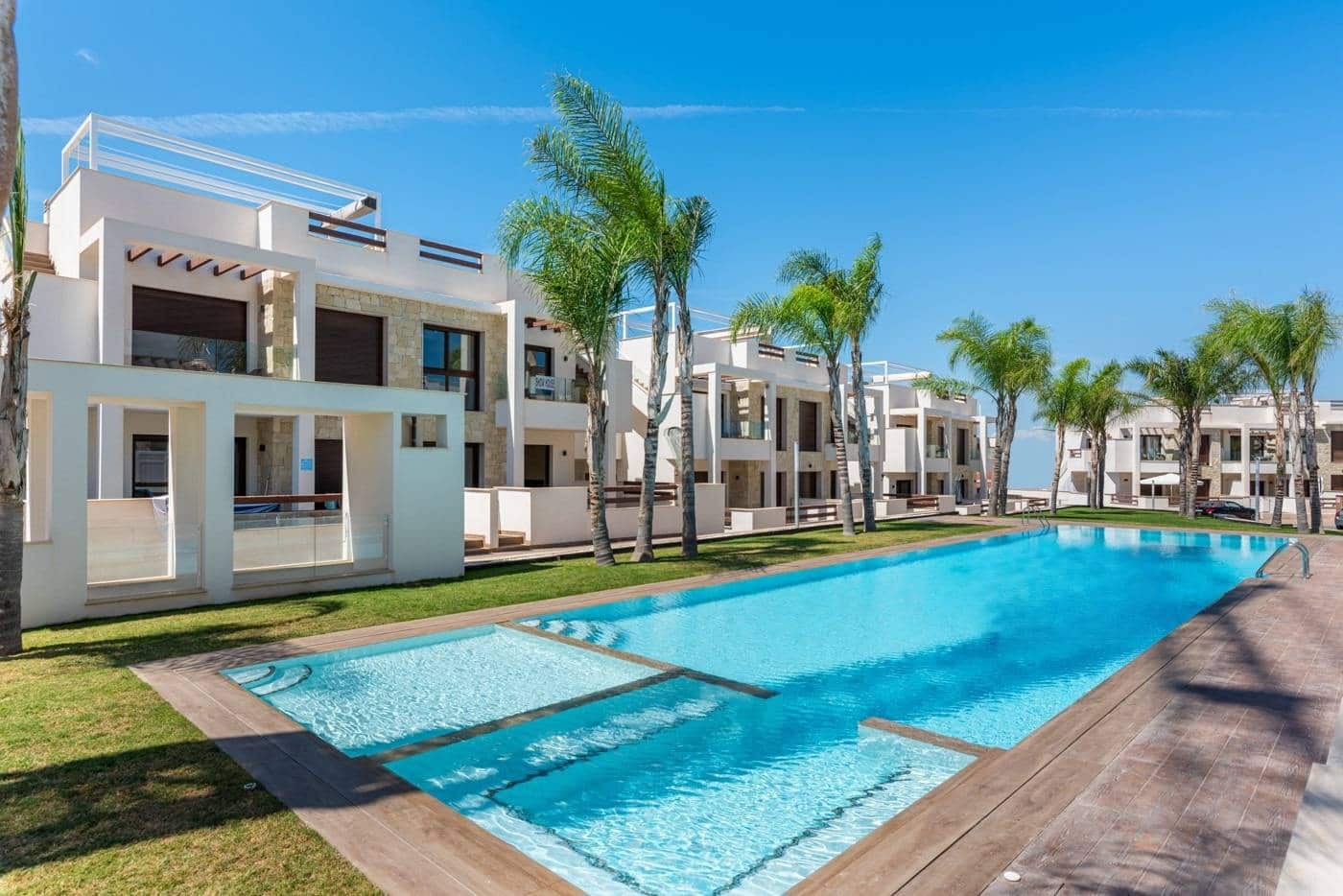 2 bedroom Apartment for sale in Torrevieja with pool - € 275,000 (Ref: 8842012)