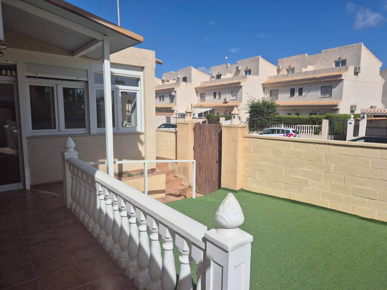 3 soverom Rekkehus til salgs i Playa Flamenca med svømmebasseng garasje - € 239 000 (Ref: 9232681)