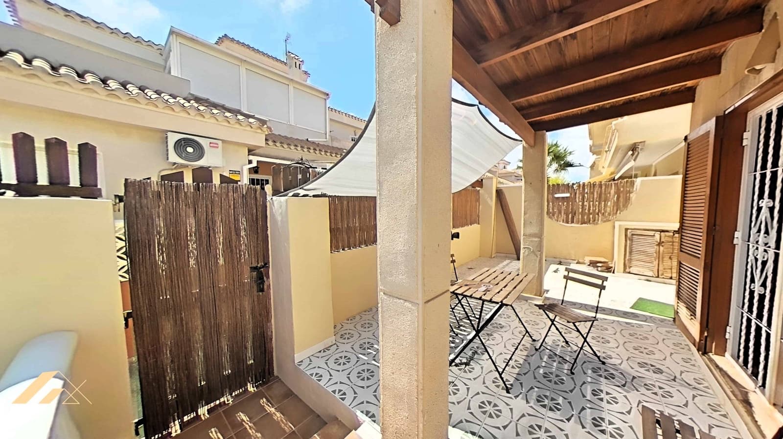 3 soverom Rekkehus til salgs i Playa Flamenca med svømmebasseng garasje - € 239 000 (Ref: 9232681)