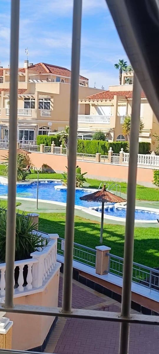 2 soveværelse Rækkehus til salg i Orihuela Costa med swimmingpool - € 265.000 (Ref: 9308616)