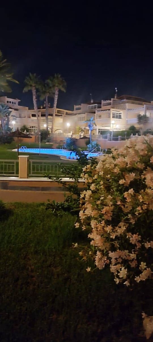 2 soveværelse Rækkehus til salg i Orihuela Costa med swimmingpool - € 265.000 (Ref: 9308616)