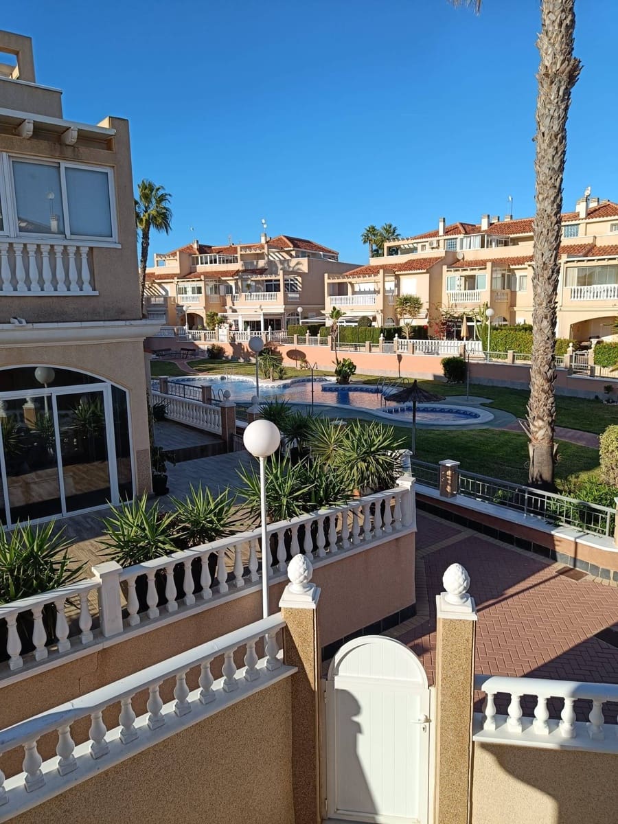 2 soveværelse Rækkehus til salg i Orihuela Costa med swimmingpool - € 265.000 (Ref: 9308616)