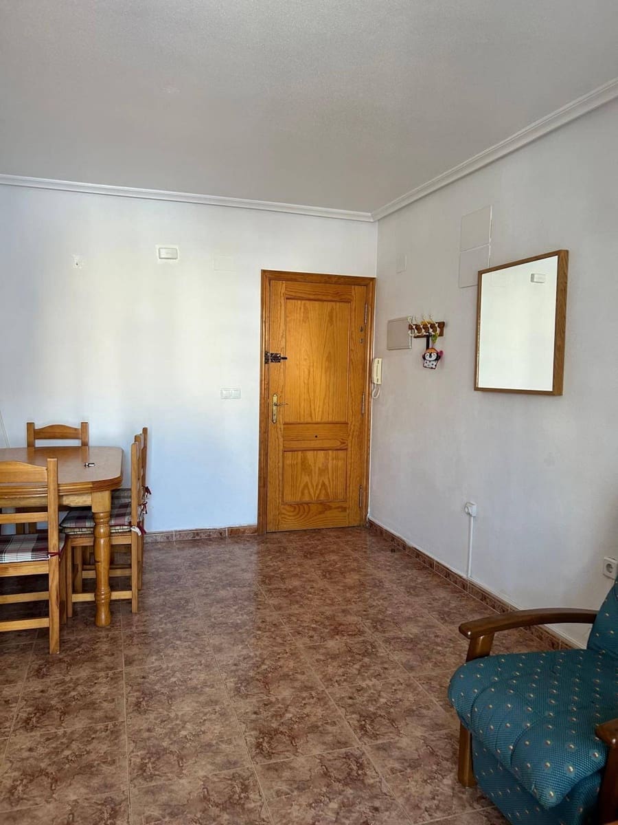 2 makuuhuone Asunto myytävänä paikassa Torrevieja mukana uima-altaan - 136 000 € (Ref: 9310991)