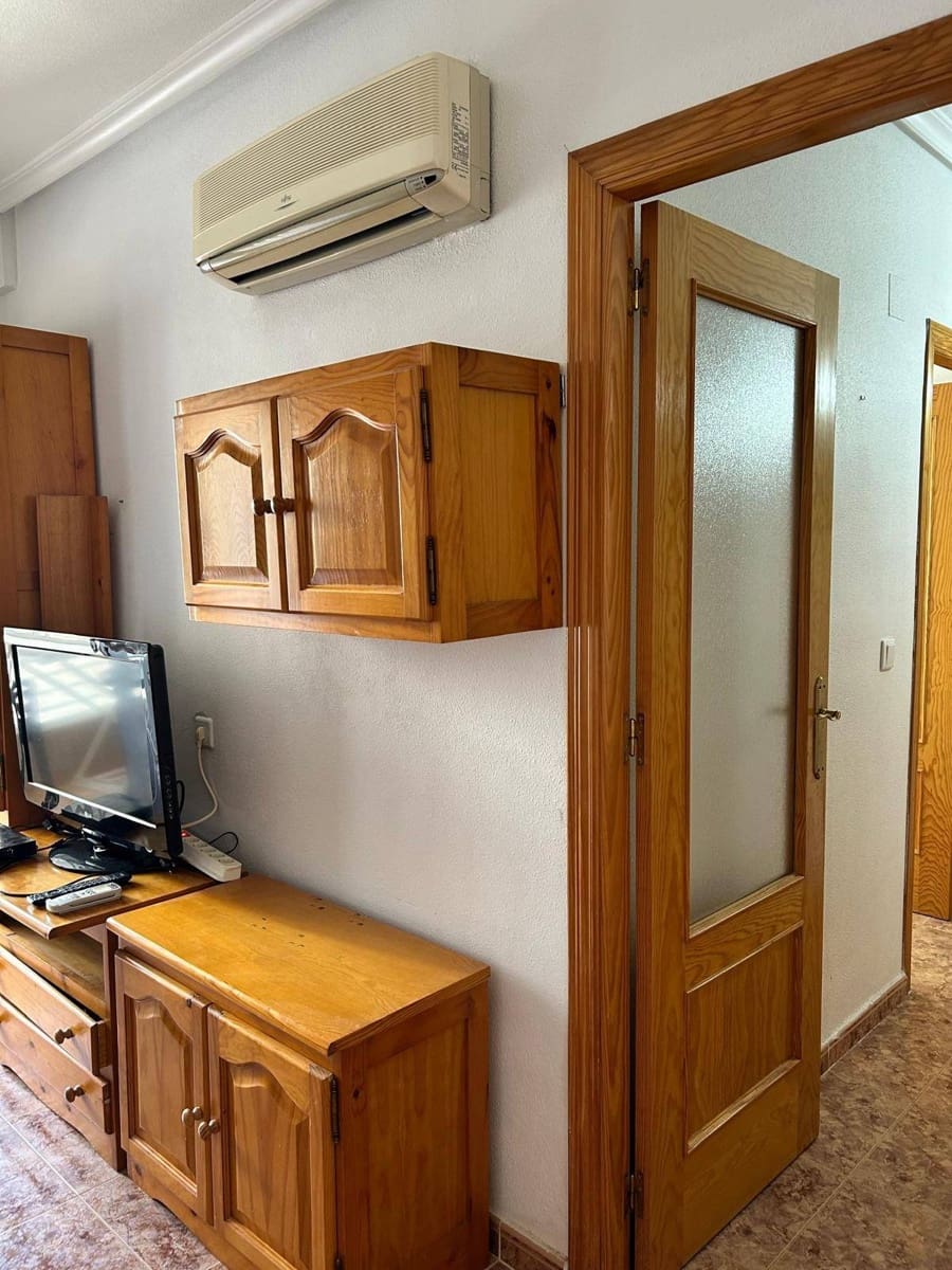 2 makuuhuone Asunto myytävänä paikassa Torrevieja mukana uima-altaan - 136 000 € (Ref: 9310991)