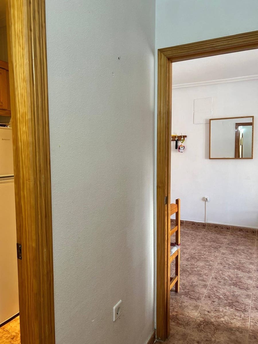 2 makuuhuone Asunto myytävänä paikassa Torrevieja mukana uima-altaan - 136 000 € (Ref: 9310991)