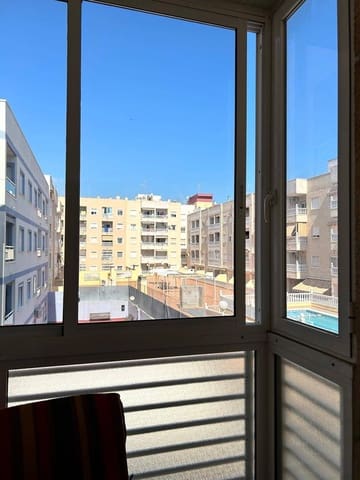 2 makuuhuone Asunto myytävänä paikassa Torrevieja mukana uima-altaan - 136 000 € (Ref: 9310991)