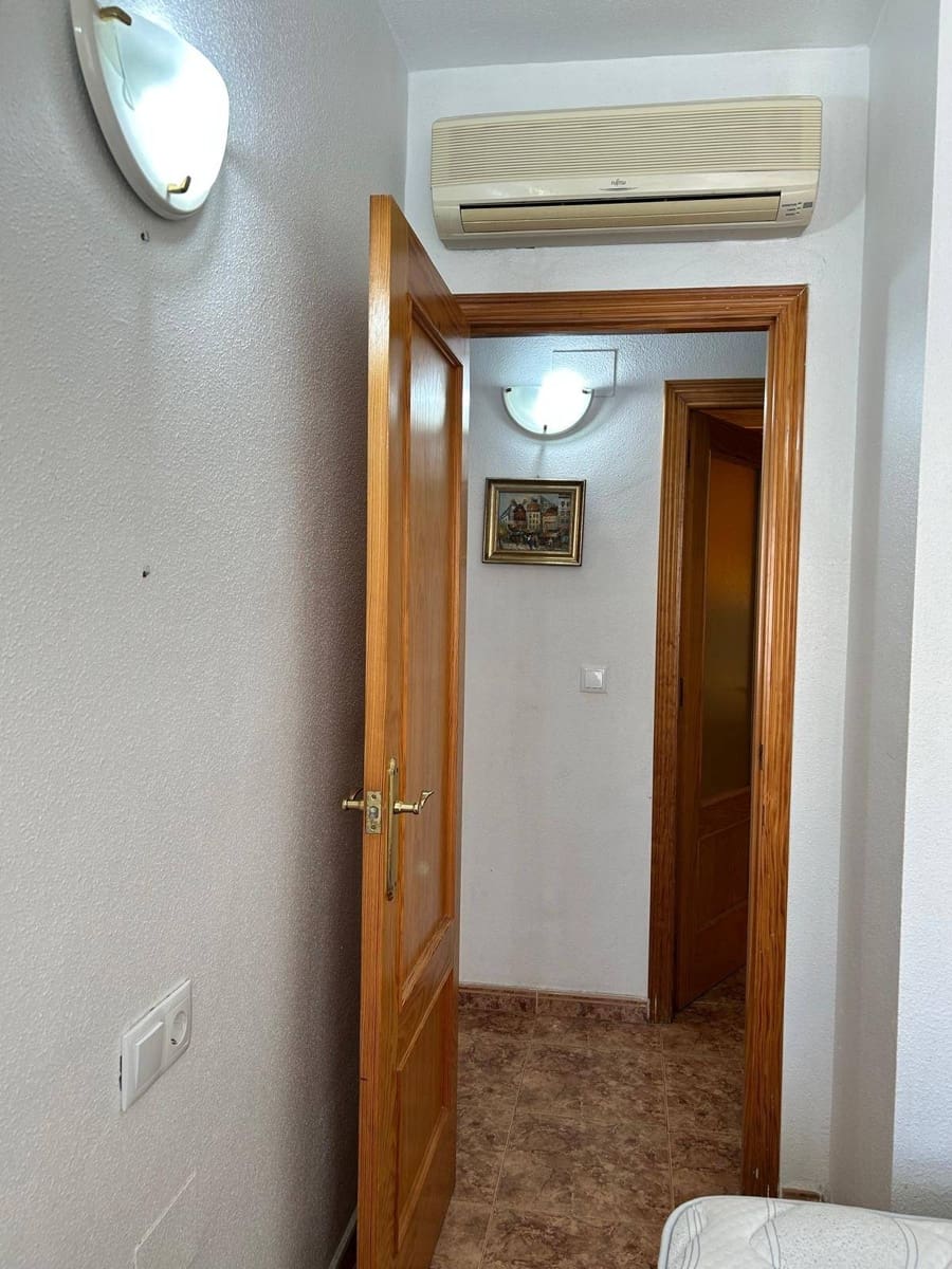 2 makuuhuone Asunto myytävänä paikassa Torrevieja mukana uima-altaan - 136 000 € (Ref: 9310991)