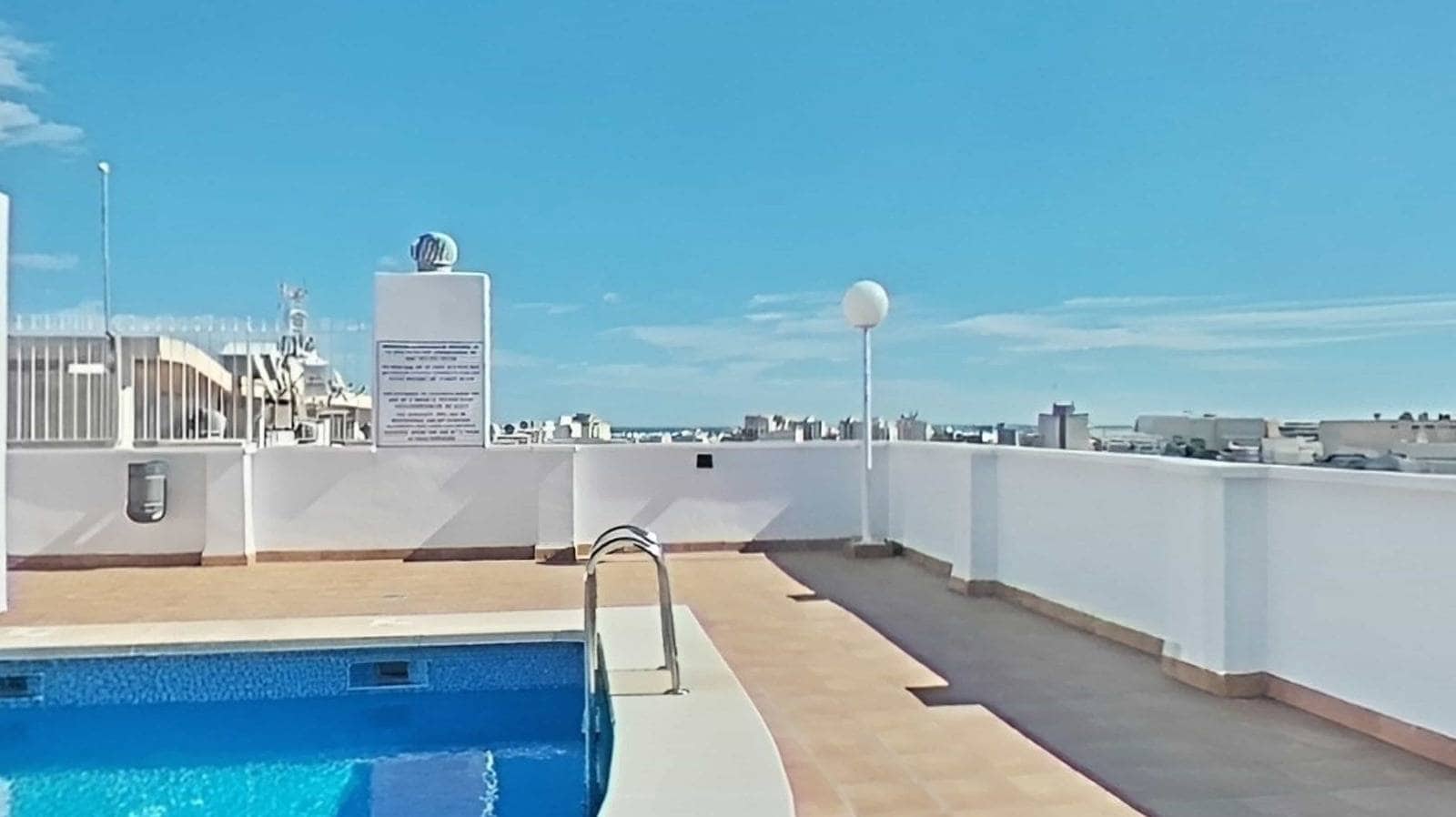 Piso de 3 habitaciones en Torrevieja en venta con piscina - 199.900 € (Ref: 9338148)