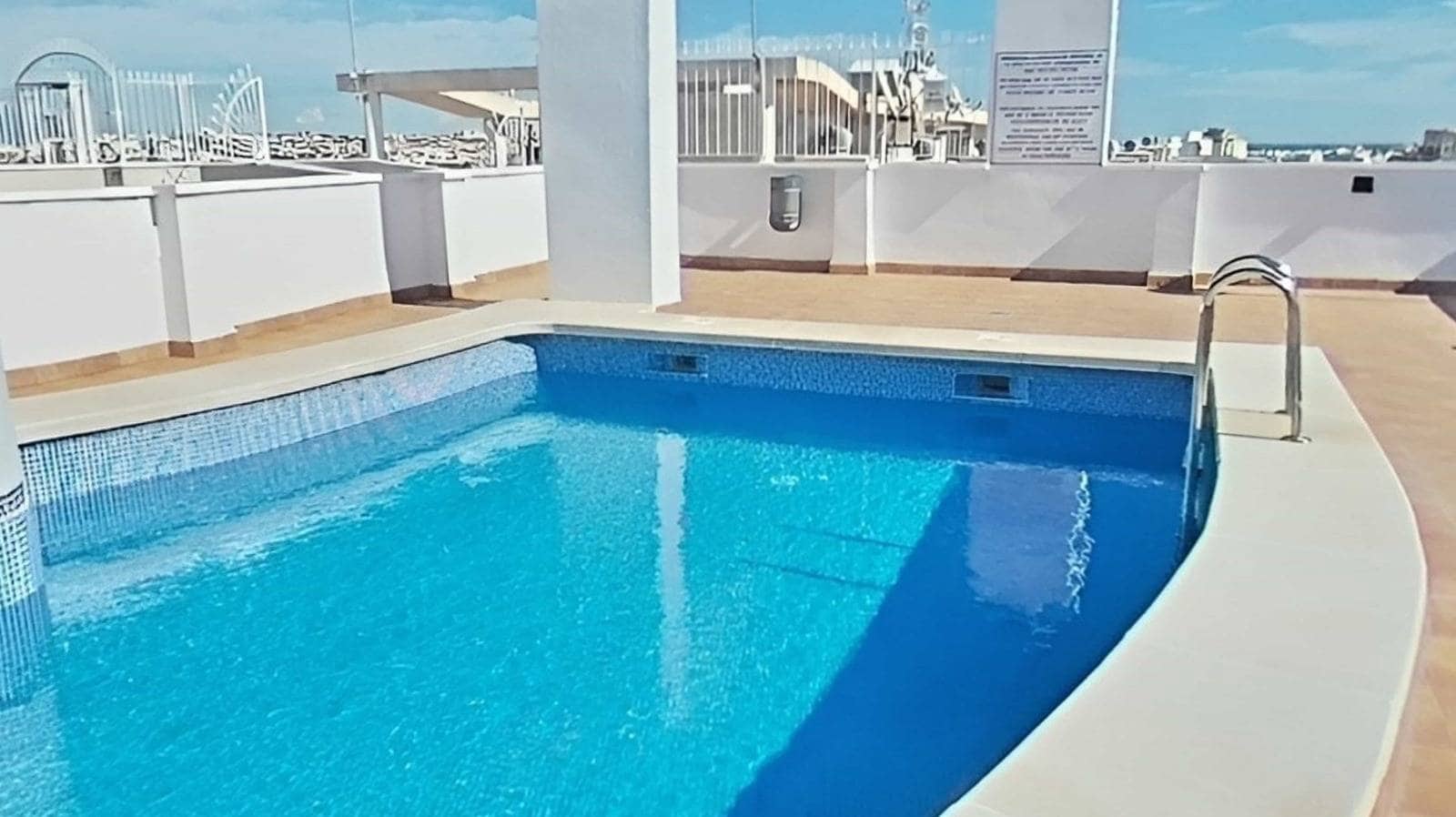 Piso de 3 habitaciones en Torrevieja en venta con piscina - 199.900 € (Ref: 9338148)