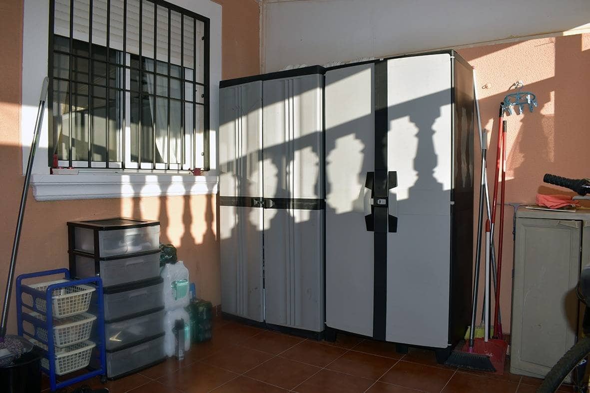 3 sypialnia Dom blizniak na sprzedaż w Torrevieja z basenem - 220 000 € (Ref: 9347444)