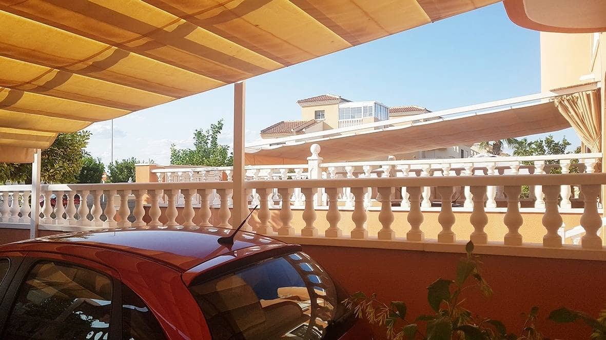 3 sypialnia Dom blizniak na sprzedaż w Torrevieja z basenem - 220 000 € (Ref: 9347444)