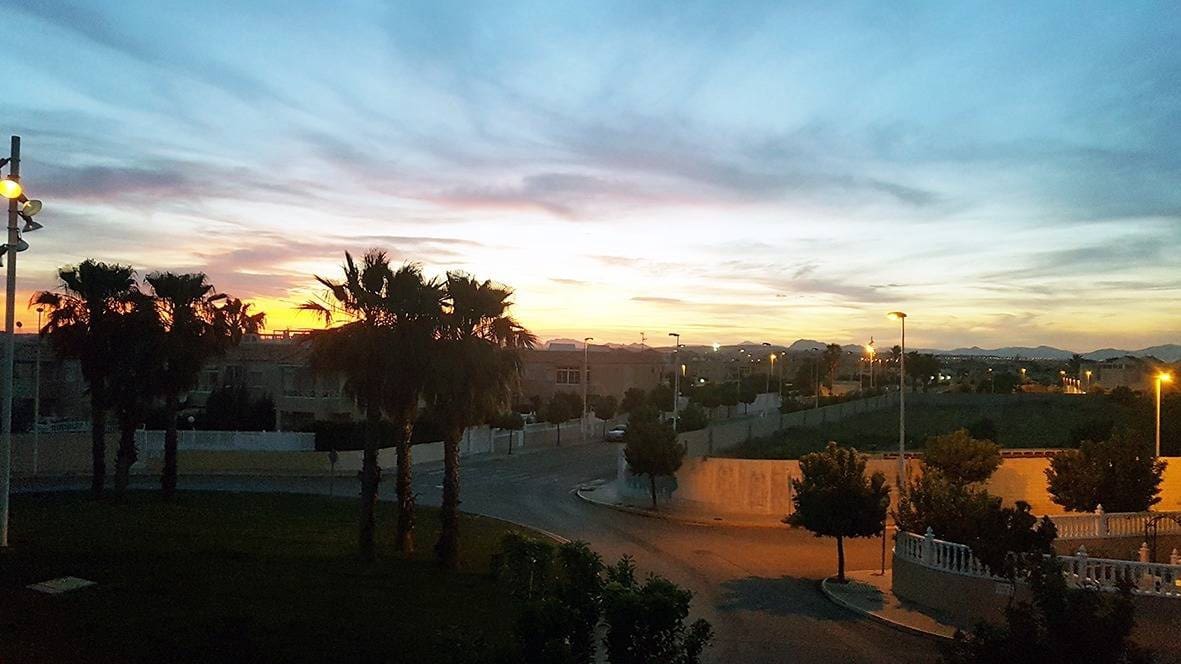 3 sypialnia Dom blizniak na sprzedaż w Torrevieja z basenem - 220 000 € (Ref: 9347444)