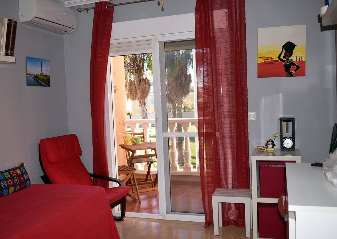 3 sypialnia Dom blizniak na sprzedaż w Torrevieja z basenem - 220 000 € (Ref: 9347444)