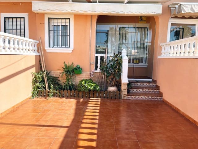 3 sypialnia Dom blizniak na sprzedaż w Torrevieja z basenem - 220 000 € (Ref: 9347444)