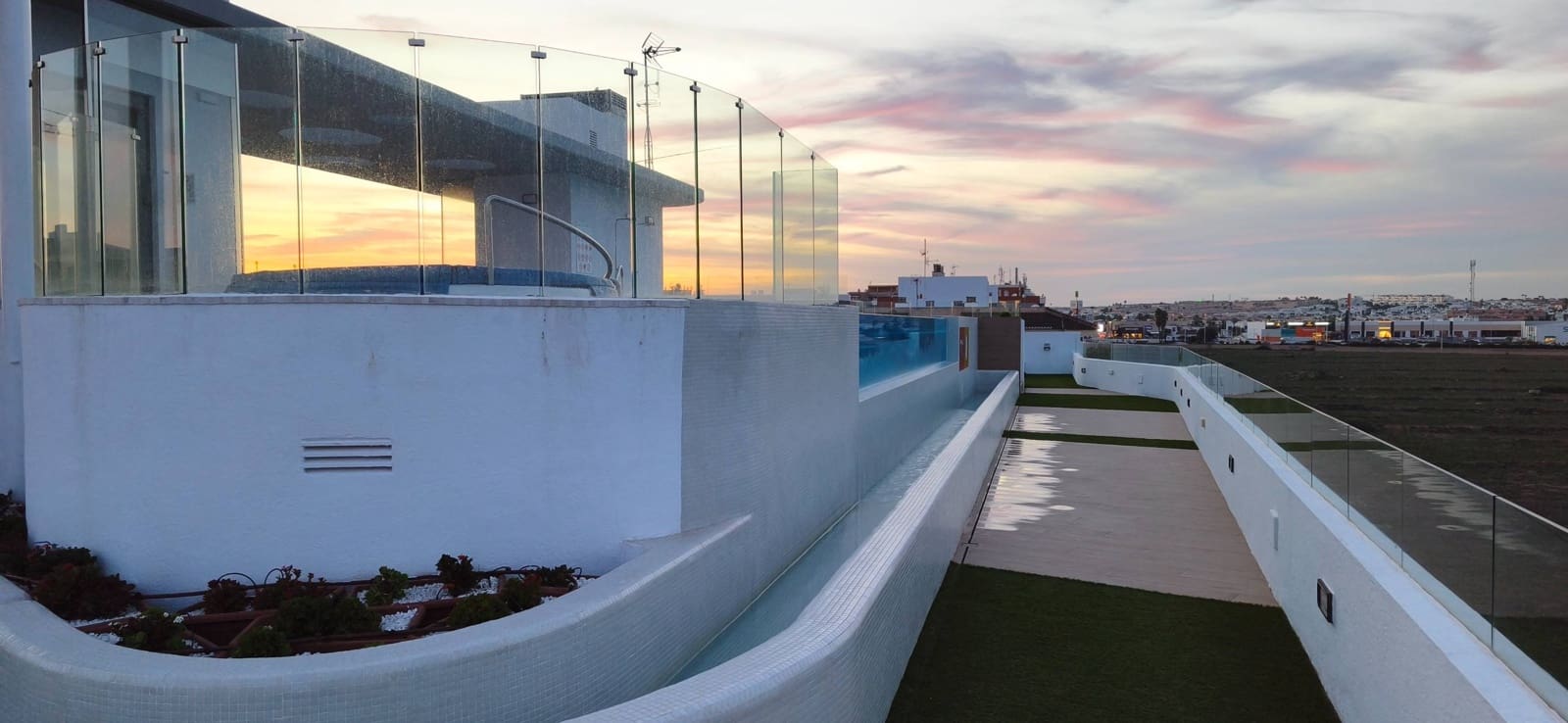2 bedroom Apartment for rent in Punta Prima with pool garage - € 1,600 (Ref: 9367685)